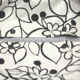 抱っこひも収納カバールカコ　北欧風　モノトーン　背景ホワイト　アート風ブラックライン花柄　生地しっかりめ　裏生地グレー 「ルカコ」 0238-11