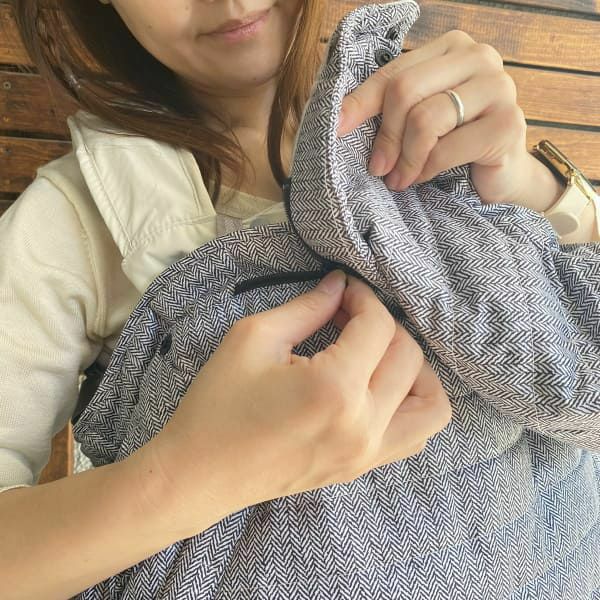【抱っこ紐防寒ケープ】ヒップシートキャリア・抱っこ紐・ベビーカー対応 防風・防水機能 ファスナー式足出し機能（POGNAEポグネーPG-CAPE-STRIPE）