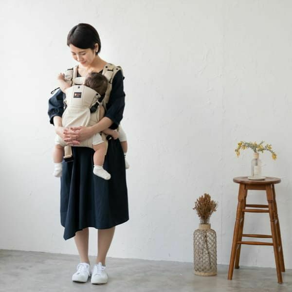 【双子用抱っこ紐】napnap(ナップナップ)ネイビー ふたごのおんぶ抱っこ組み合わせ可のおすすめ世界初ツインズキャリー イニシャルチャーム2個セット