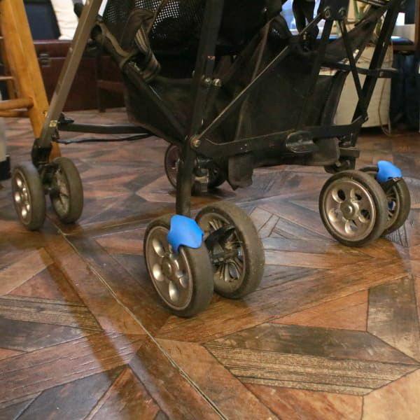 ウィールズ(wheelzzz)【レッド】ベビーカーで寝かしつけ！新生児～1歳2歳3歳のスペイン生まれのベビーカーでドライブ中のカタンカタンの心地よさ1000-31-01