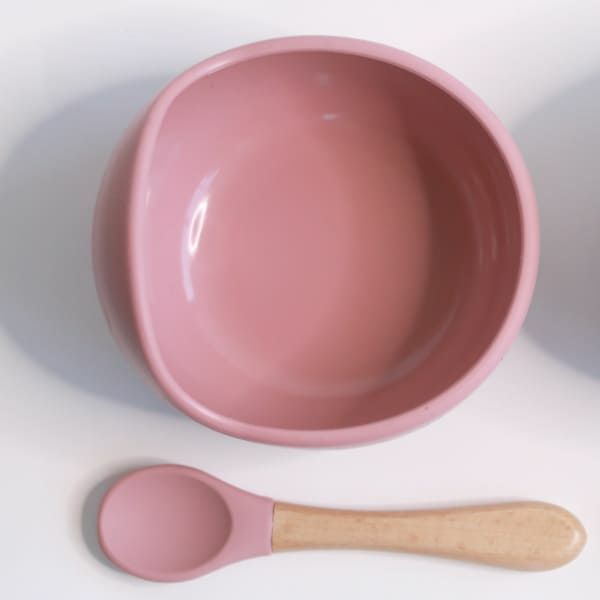 【シリコン食器皿】ベビー離乳食 くっつく吸着底でこぼれにくい、すくいやすい赤ちゃん皿とスプーン 電子レンジ食洗器対応 ピンク2個セット1000-38-03