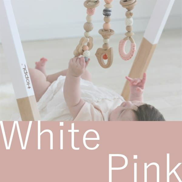 【ベビージム】おしゃれで長く使える木製で人気の折りたためるプレイジム【ホワイト×ピンク】赤ちゃんが遊べる可愛すぎるベビートイ（知育おもちゃ）付きで出産祝いにもおすすめ。ホップル1000-43-03