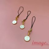 イニシャルチャーム 抱っこ紐に付けて目印になるシンプル可愛いストラップ(ホワイト＆ゴールド）)10-0000-04