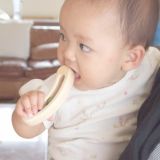 FAVA(ファーヴァ)お豆の赤ちゃんガラガララトル【マストロジェペット】木製知育玩具 日本製 グリーン1000-48-04