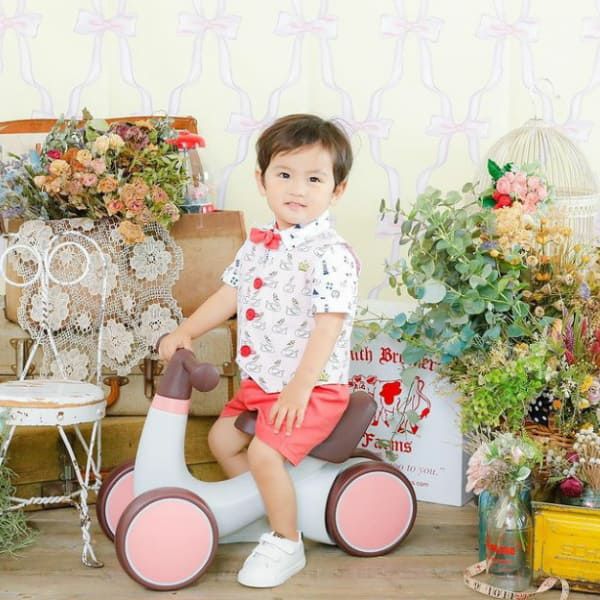 1歳2歳のファーストバイクbabrin(バブリン)子供用4輪乗用玩具。室内