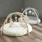 【ベビージム プレイジムマット】【プレミアム厚手ふわふわ】【ミルクグレー】赤ちゃん(新生児0歳)から長く使える!折りたたみ収納ケース付きプレイマットと取り外せるおしゃれな知育おもちゃ。 寝返り腹ばい安心クッション！1000-21-48