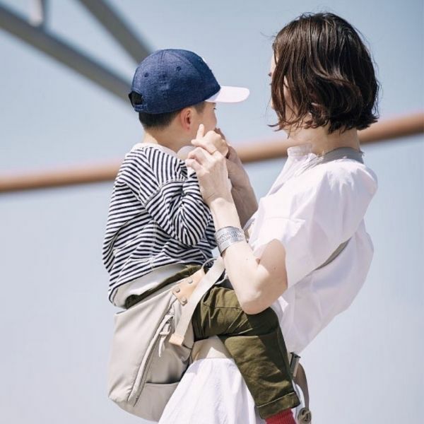 ノルン(N/ORN)抱っこ紐バッグ(日本製)【ベージュ】ヒップシートになるマザーズバッグ(防水・抗菌防臭)腰すわり後（生後約7か月頃）～20㎏（5歳頃）まで長く使える熟練のバッグ職人が創ったおしゃれなショルダーバッグ1000-52-01