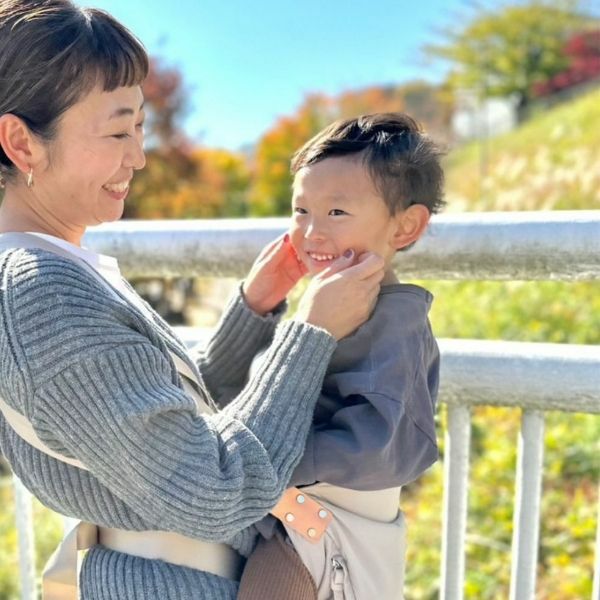 ノルン(N/ORN)抱っこ紐バッグ(日本製)【ベージュ】ヒップシートになるマザーズバッグ(防水・抗菌防臭)腰すわり後（生後約7か月頃）～20㎏（5歳頃）まで長く使える熟練のバッグ職人が創ったおしゃれなショルダーバッグ1000-52-01