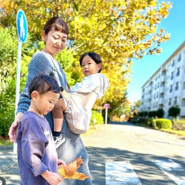 ノルン(N/ORN)抱っこ紐バッグ(日本製)【ベージュ】ヒップシートになるマザーズバッグ(防水・抗菌防臭)腰すわり後（生後約7か月頃）～20㎏（5歳頃）まで長く使える熟練のバッグ職人が創ったおしゃれなショルダーバッグ1000-52-01