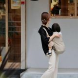 ノルン(N/ORN)抱っこ紐バッグ(日本製)【ベージュ】ヒップシートになるマザーズバッグ(防水・抗菌防臭)腰すわり後（生後約7か月頃）～20㎏（5歳頃）まで長く使える熟練のバッグ職人が創ったおしゃれなショルダーバッグ1000-52-01