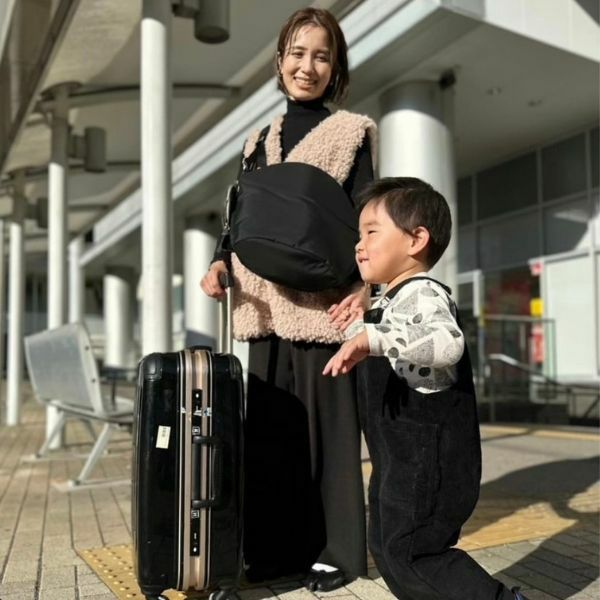 ノルン(N/ORN)抱っこ紐バッグ(日本製)【ブラック】ヒップシートになるマザーズバッグ(防水・抗菌防臭)腰すわり後（生後約7か月頃）～20㎏（5歳頃）まで長く使える熟練のバッグ職人が創ったおしゃれなショルダーバッグ1000-52-02