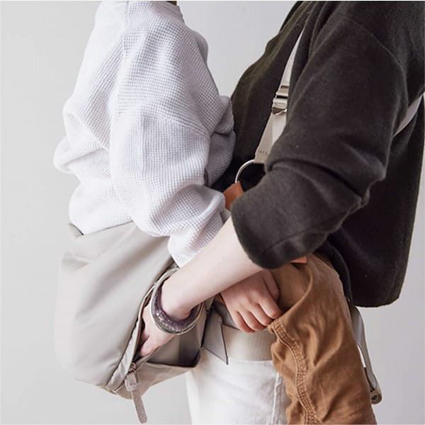 ノルン(N/ORN)抱っこ紐バッグ(日本製)【ブラック】ヒップシートになるマザーズバッグ(防水・抗菌防臭)腰すわり後（生後約7か月頃）～20㎏（5歳頃）まで長く使える熟練のバッグ職人が創ったおしゃれなショルダーバッグ1000-52-02
