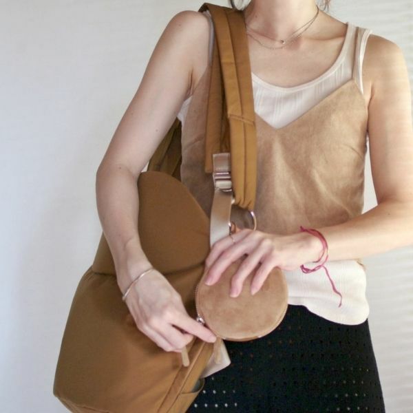 ノルン(N/ORN)抱っこ紐バッグ(日本製)【キャメル】ヒップシートになるマザーズバッグ(防水・抗菌防臭)腰すわり後（生後約7か月頃）～20㎏（5歳頃）まで長く使える熟練のバッグ職人が創ったおしゃれなショルダーバッグ1000-52-03