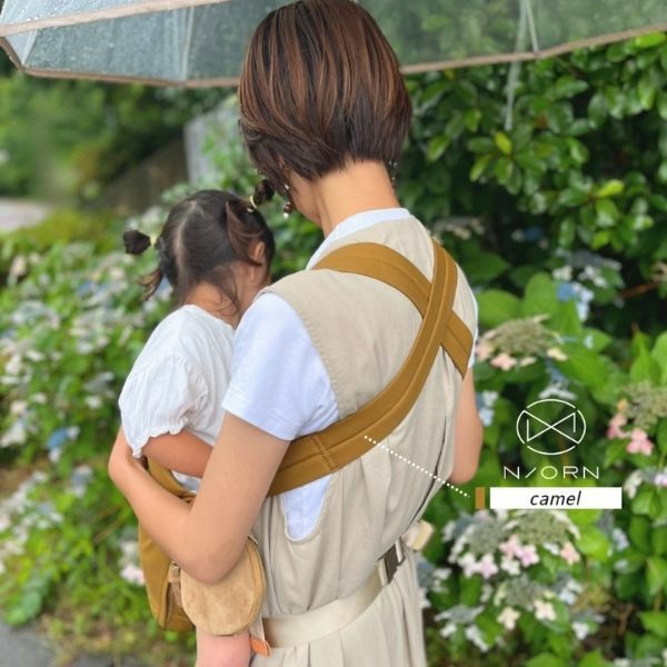 ノルン(N/ORN)抱っこ紐バッグ(日本製)【キャメル】ヒップシートになるマザーズバッグ(防水・抗菌防臭)腰すわり後（生後約7か月頃）～20㎏（5歳頃）まで長く使える熟練のバッグ職人が創ったおしゃれなショルダーバッグ1000-52-03