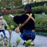 ノルン(N/ORN)抱っこ紐バッグ(日本製)【キャメル】ヒップシートになるマザーズバッグ(防水・抗菌防臭)腰すわり後（生後約7か月頃）～20㎏（5歳頃）まで長く使える熟練のバッグ職人が創ったおしゃれなショルダーバッグ1000-52-03