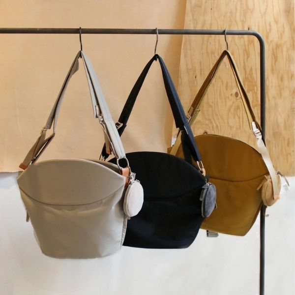 ノルン(N/ORN)抱っこ紐バッグ(日本製)【キャメル】ヒップシートになるマザーズバッグ(防水・抗菌防臭)腰すわり後（生後約7か月頃）～20㎏（5歳頃）まで長く使える熟練のバッグ職人が創ったおしゃれなショルダーバッグ1000-52-03