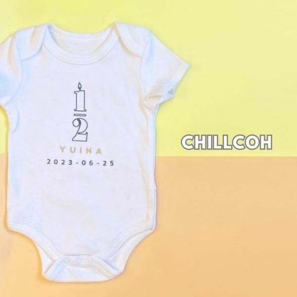 CHILLCOH(チルコ)【ハーフバースデーロンパース】名入れギフト誕生日ベビー服・衣装・アイテム(男の子女の子)生後5～6ヵ月70・75・80サイズ おしゃれでかわいいロンパース白赤ちゃん肌着(オムツ替えや着替え着脱簡単)普段着、ベビーフォトセルフ、初節句やフォーマル着にも活躍コーデ【オーダーメイド】1000-44-11