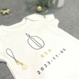 CHILLCOH(チルコ)出産祝い【バースデーロンパース】名入れギフト誕生日ベビー服・衣装・アイテム(男の子女の子)新生児 生後1ヵ月～4ヵ月60・70・75サイズ おしゃれでかわいいロンパース白赤ちゃん肌着や普段着、ベビーフォトセルフ、命名式、お食い初め(100日祝い)や初節句に【オーダーメイド】1000-44-10