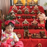 袴ロンパース60 70 80 90サイズ【お食い初めやお宮参り】女の子花柄菊赤 100日祝 初節句 こどもの日 ひなまつり 新生児から1歳誕生日一升餅イベントで着物和服ロンパース 1000-61-07