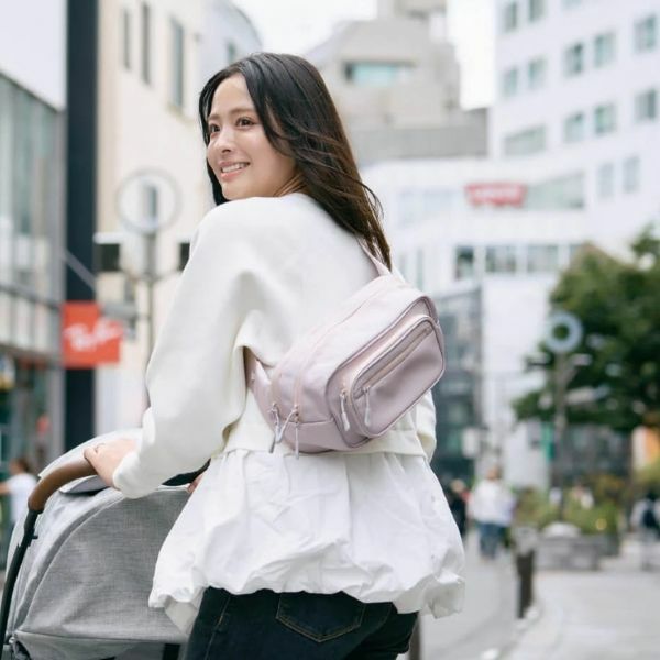 POMULU抱抱包 2WAY育兒抱坐單肩包【開花粉紅色的】(從日本到台灣或香港)日本的人氣品牌　6個月至1歳2歳3歳4歳　20公斤【附有初始鑰匙飾物】