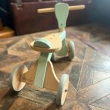 【アウトレット】三輪車 1歳2歳のおしゃれでシンプルな木製の室内屋外の乗り物おもちゃ(安定の四輪)【シーグリーン】誕生日プレゼントにおすすめ！ホップル 1000-43-13