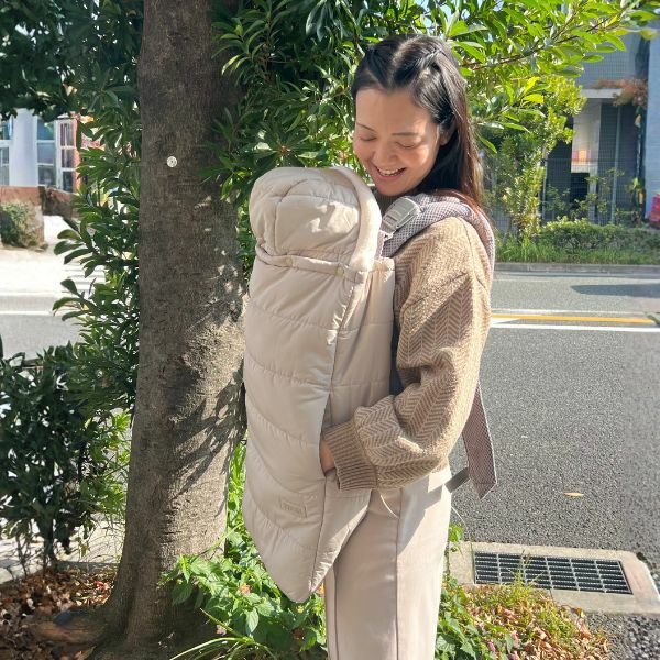 防寒ケープ(抱っこ紐ヒップシート ベビーカー対応)赤ちゃん新生児から1歳2歳3歳 寒さ対策 【暖か軽い洗える】多機能 撥水加工のサーモライトエコメイド エアバギー【サンドアッシュ】